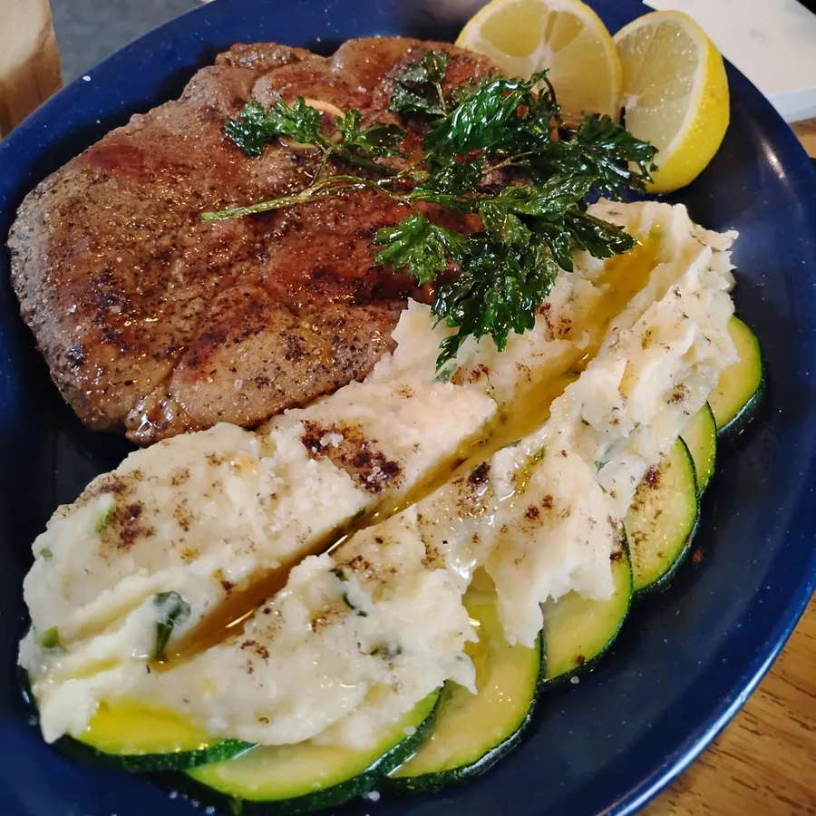 Meatless Patty, Zucchini & Hummus
